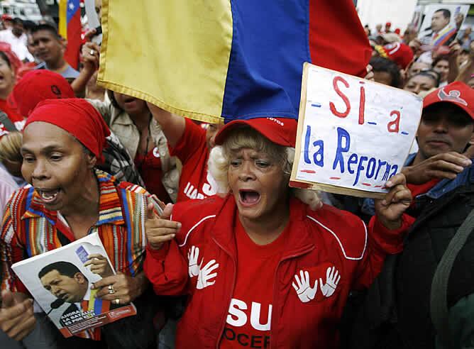 Centenares de venezolanos celebran en las calles la decisión de la Asamblea Nacional