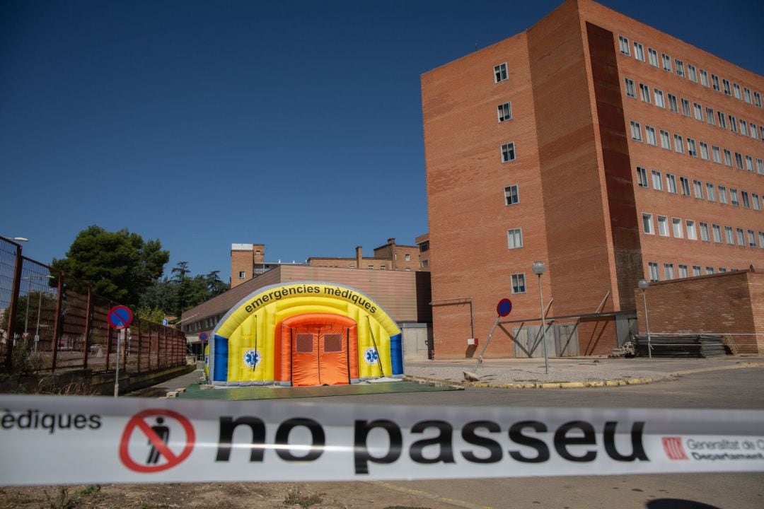 Hospital de campaña para atender a enfermos de coronavirus junto al Hospital Universitario Arnau de Vilanova de Lleida.