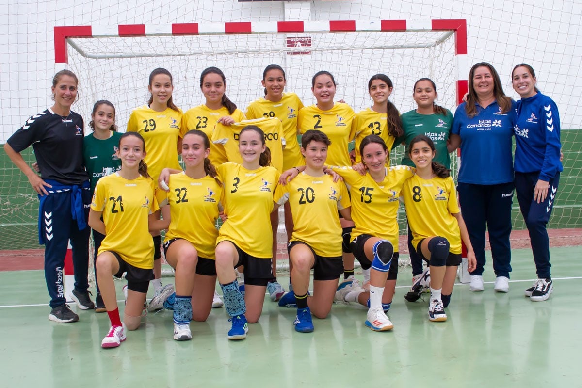 Equipo infantil femenino del Lanzarote Puerto del Carmen.