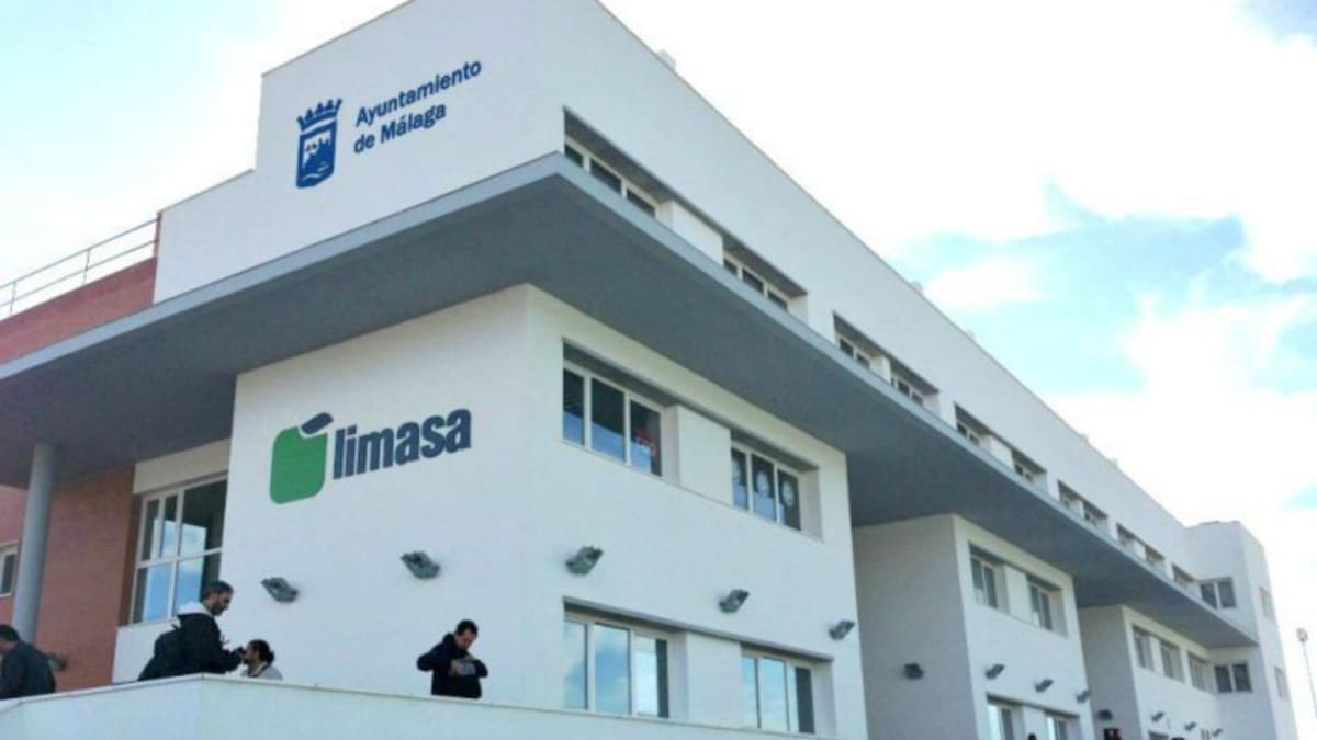 La empresa municipal de limpieza absorbe Limasa y hereda 3 millones de euros de deuda de los privados