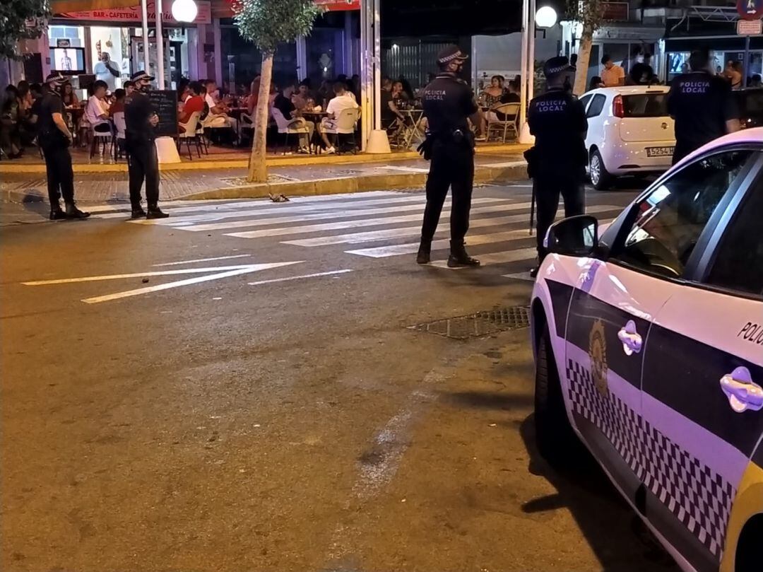 Despliegue de Agentes de la Policía Local de Alicante, para vigilancia de bares y locales de ocio, la pasada semana.