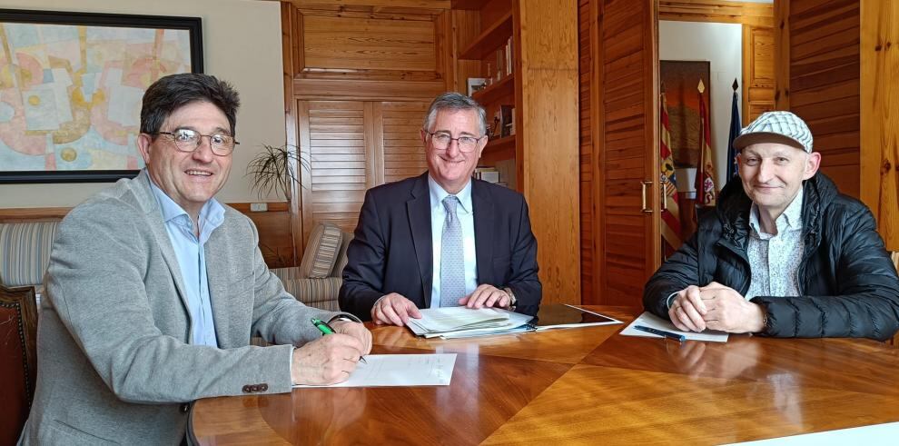 Calvo, Blasco y Otín, en la reunión de trabajo sobre el Parque Natural de la Sierra y los Cañones de Guara: Foto: Gobierno de Aragón