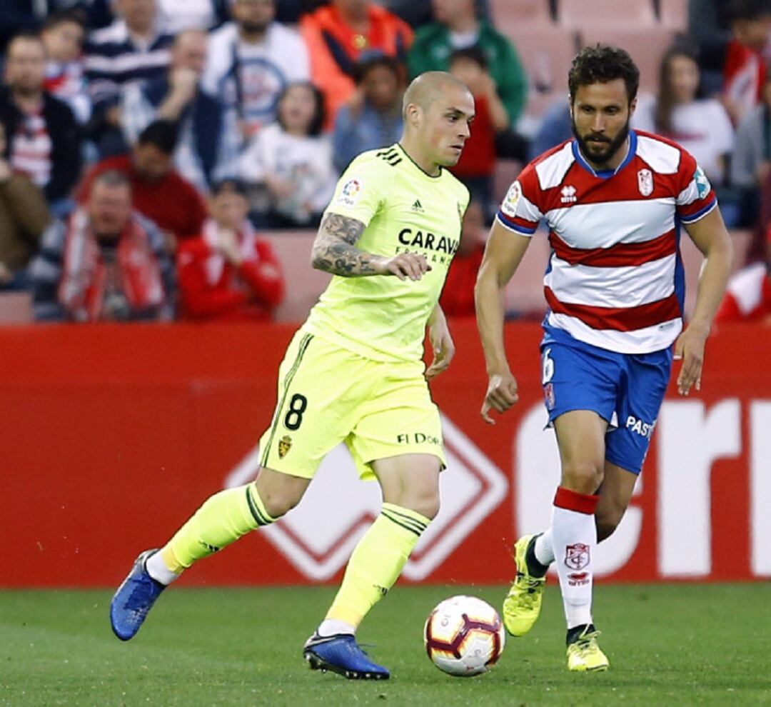Pombo, durante una acción en el partido en Los Cármenes, se perderá la próxima jornada