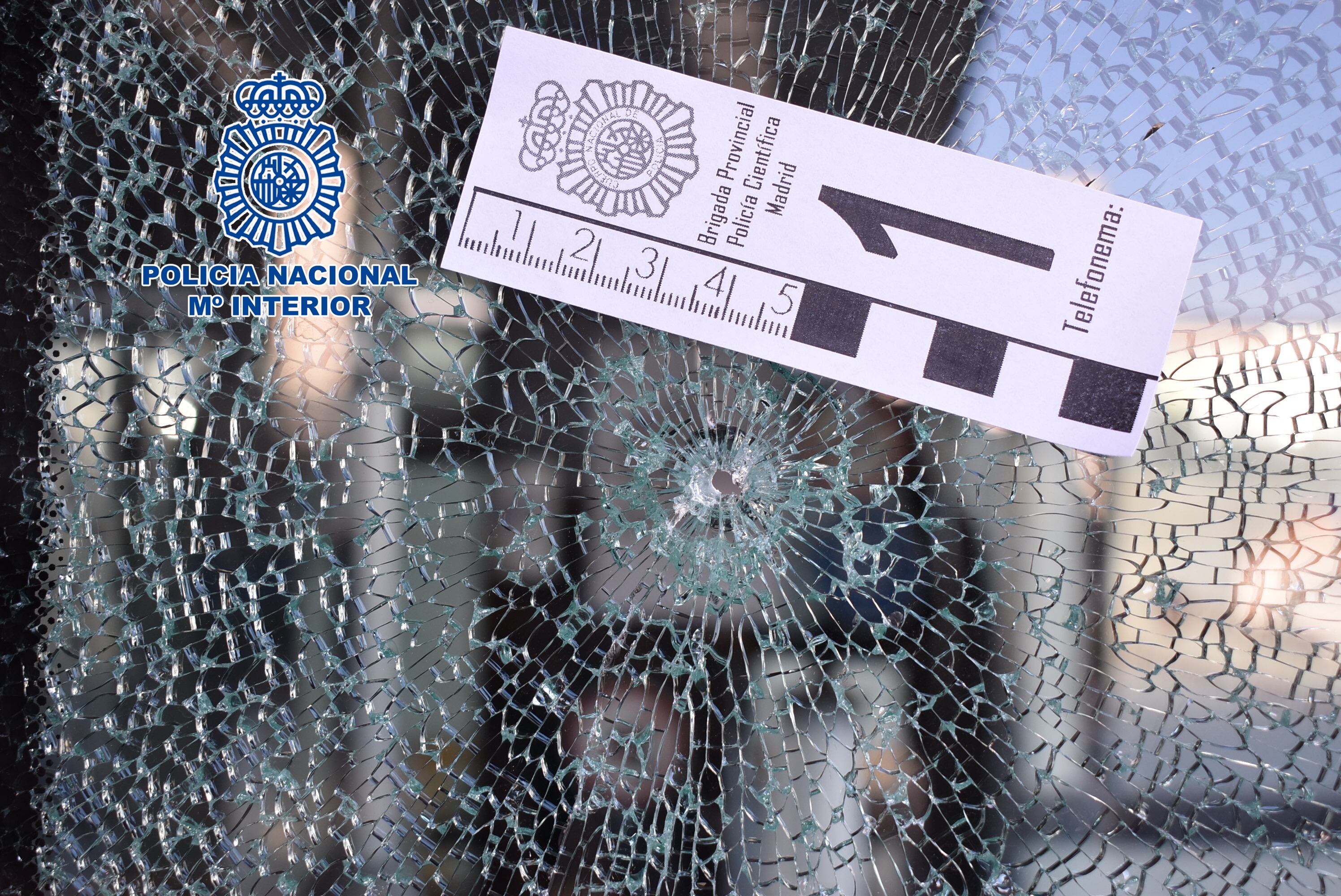 Así quedó el cristal del autobús