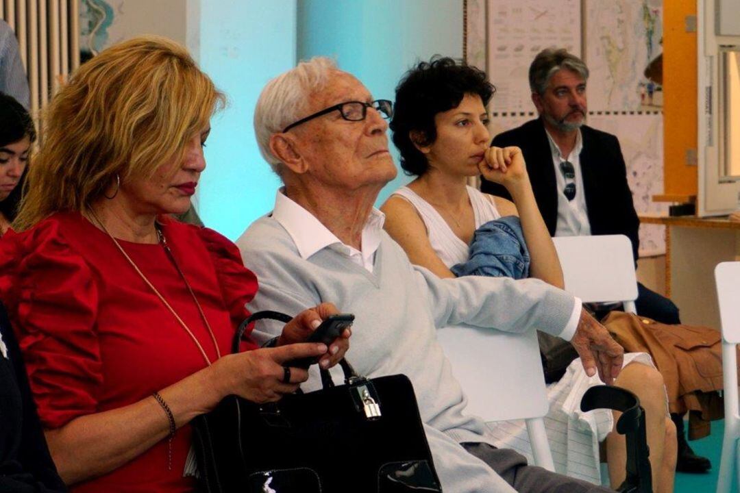 El arquitecto Juan Antonio García Solera (c), en uno de sus últimos actos públicos, durante la Feria de Arquitectura Firarq, el pasado mes de abril, en el edificio Séneca.