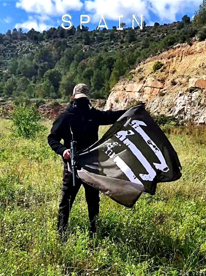 Imágenes subidas por la célula española de The Base en la red social rusa VK con el perfil &#039;thebase202&#039;