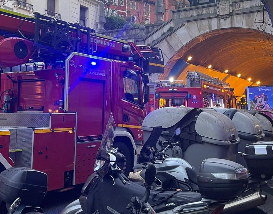 El incendio se habría originado en las oficinas que tiene MAPFRE en la primera y quinta planta