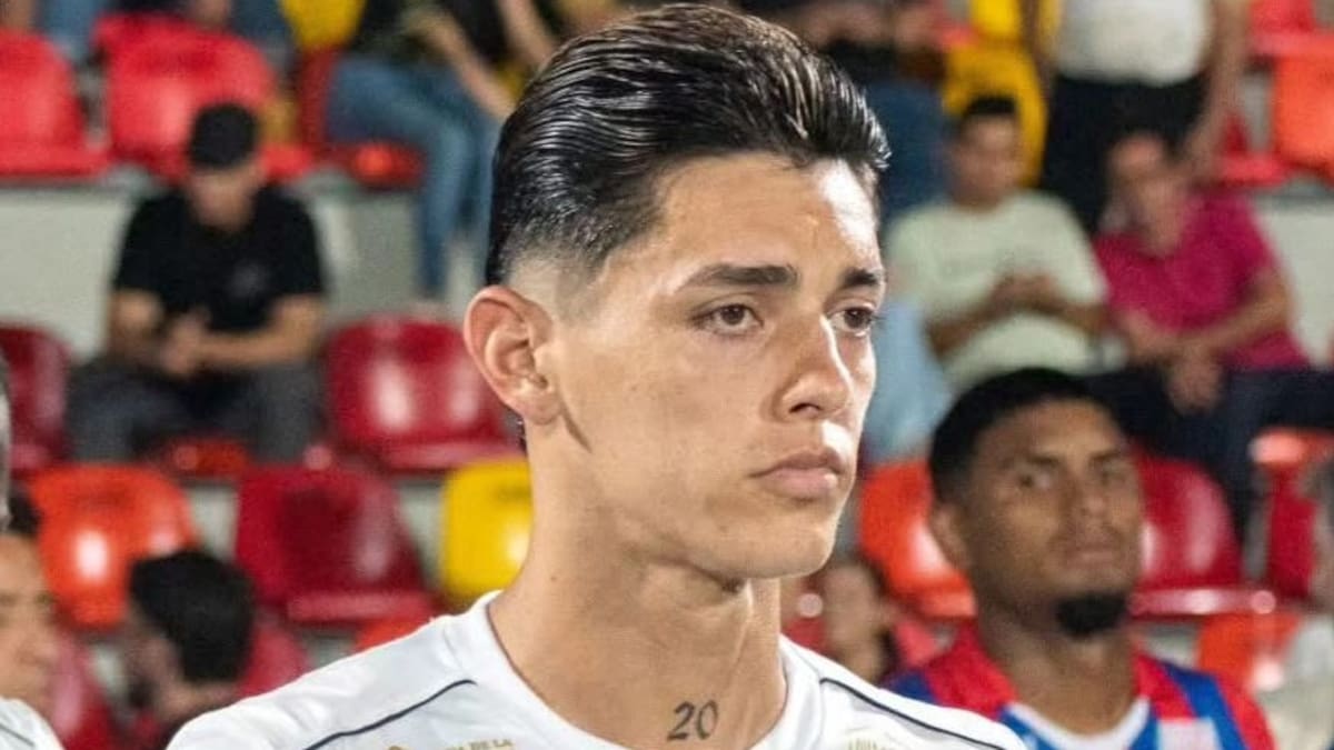 El Eldense oficializa el fichaje del colombiano Óscar Vega y aumenta su nómina de centrales