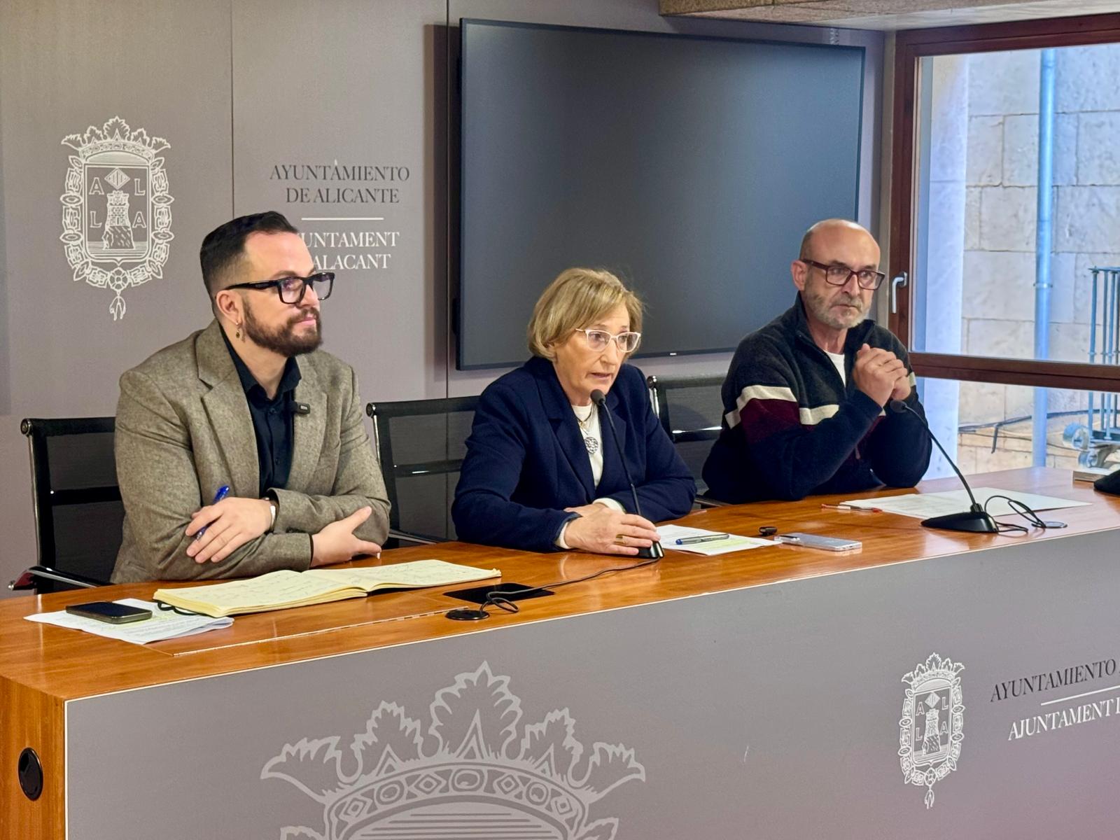 Los portavoces de los grupos de izquierdas durante la rueda de prensa en el Ayuntamiento de Alicante