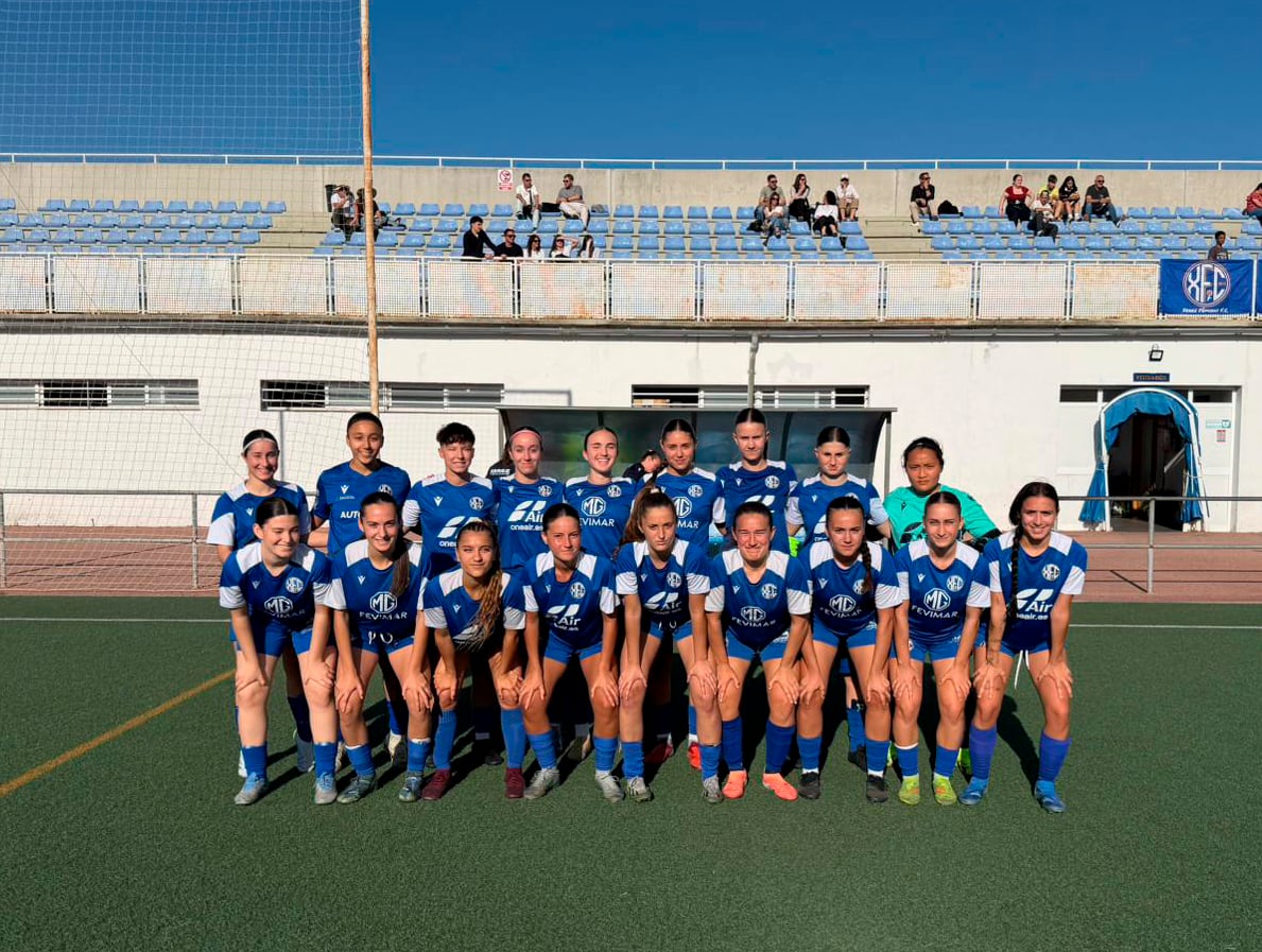 Equipo del Xerez Féminas antes del partido en La Granja