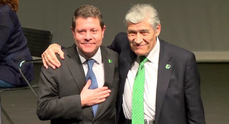 El presidente de Castilla-La Mancha, Emiliano García-Page junto al presidente FEAPS CLM, Luis Perales