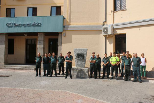 Minuto de silencio en el Cuartel de la Guardia Civil