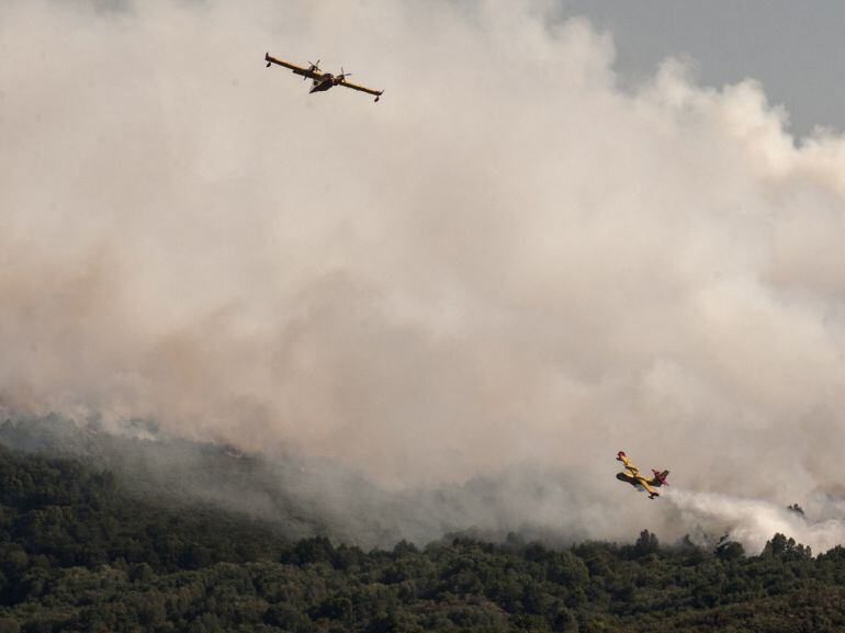 La lluvia contibuyó en la lucha contra el fuego