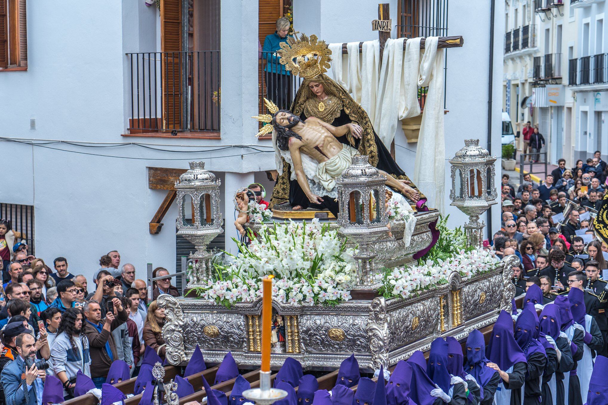 Hermandad de 'Las Angustias' de Ronda durante su salida procesional en 2019