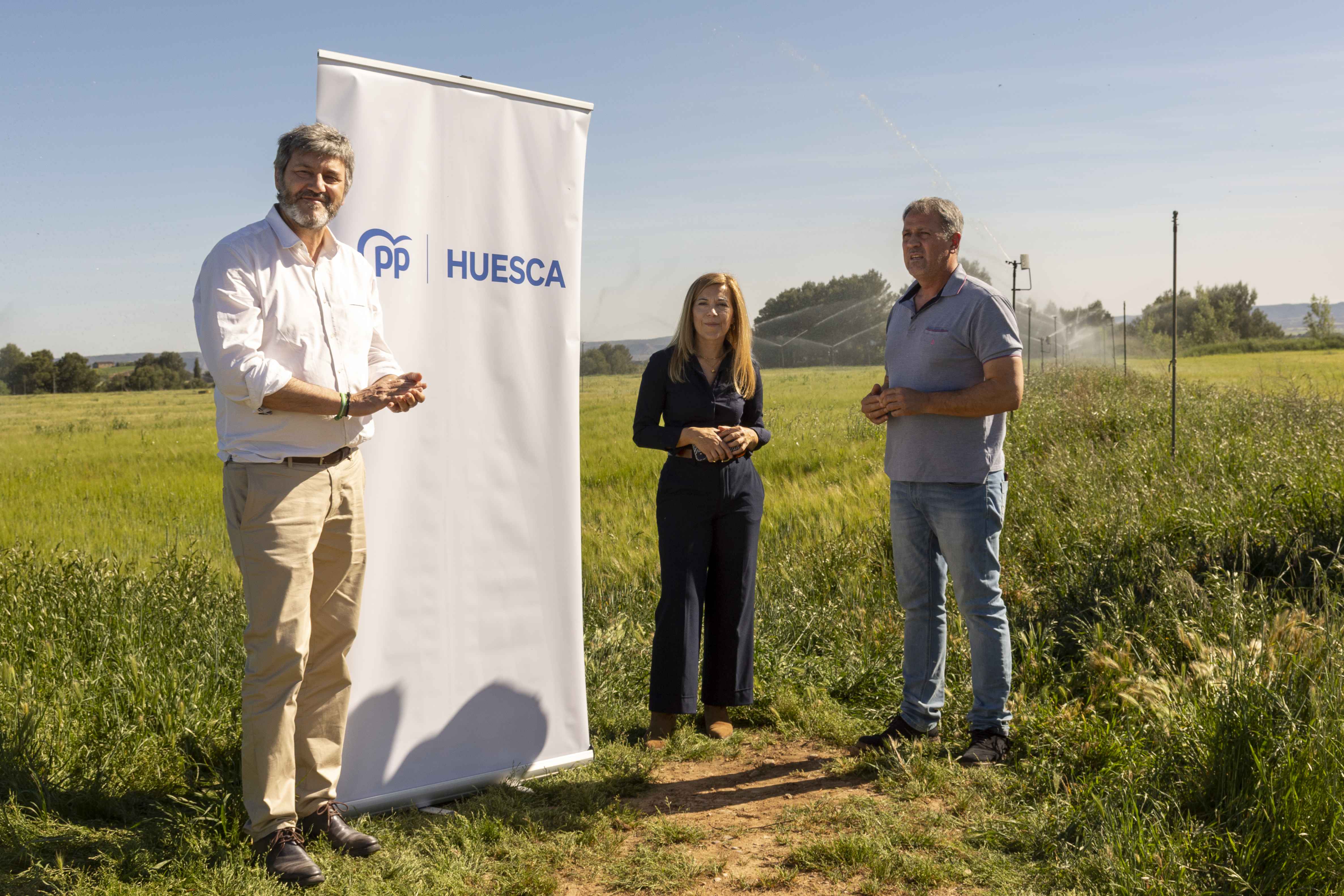 Visita de los populares a una explotación monegrina