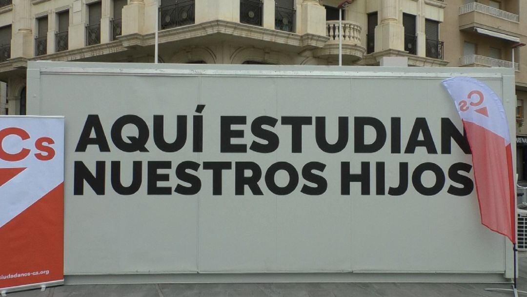 Barracón educativo instalado por Ciudadanos Elche