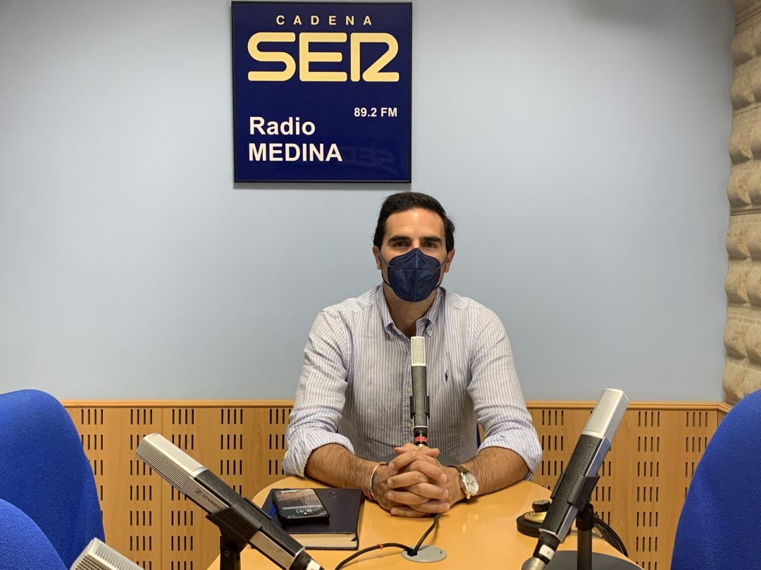 El alcalde de Medina del Campo, Guzmán Gómez, avanza en Radio Medina algunos planes para el verano de la villa