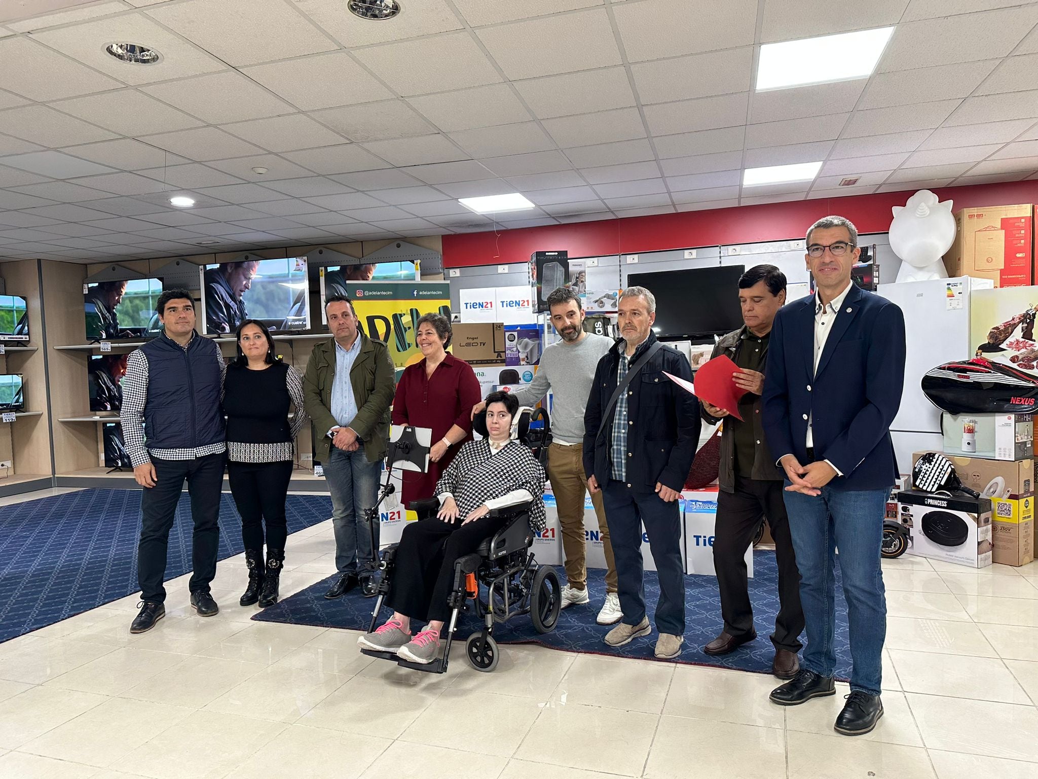 Tras el éxito del primer año, la empresa vuelve a sortear esta gran cesta para luchar contra la ELA.