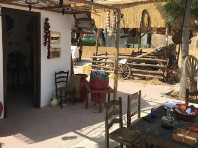 Hoy por hoy también visitará esta semana de Fiestas de Primavera una de las muchas barracas instaladas estos días por diferentes puntos de la capital desde donde se realizará el programa en directo