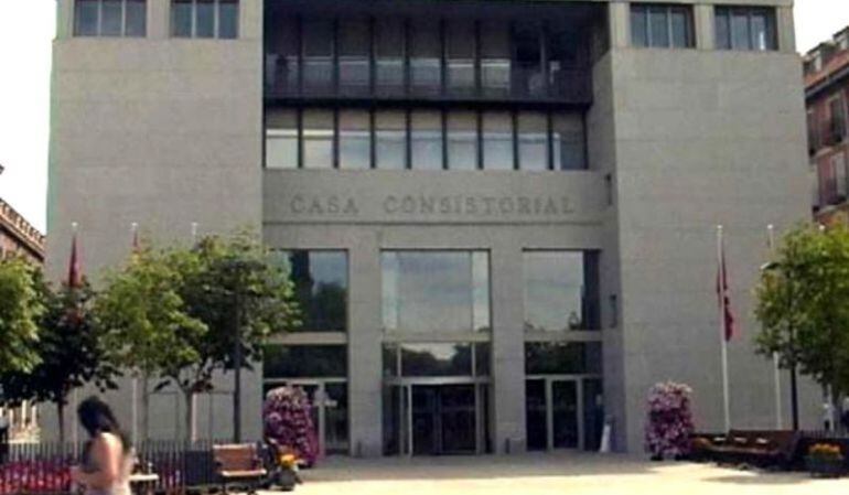 El consistorio asegura que su gasto social supera los ocho millones y medio de euros