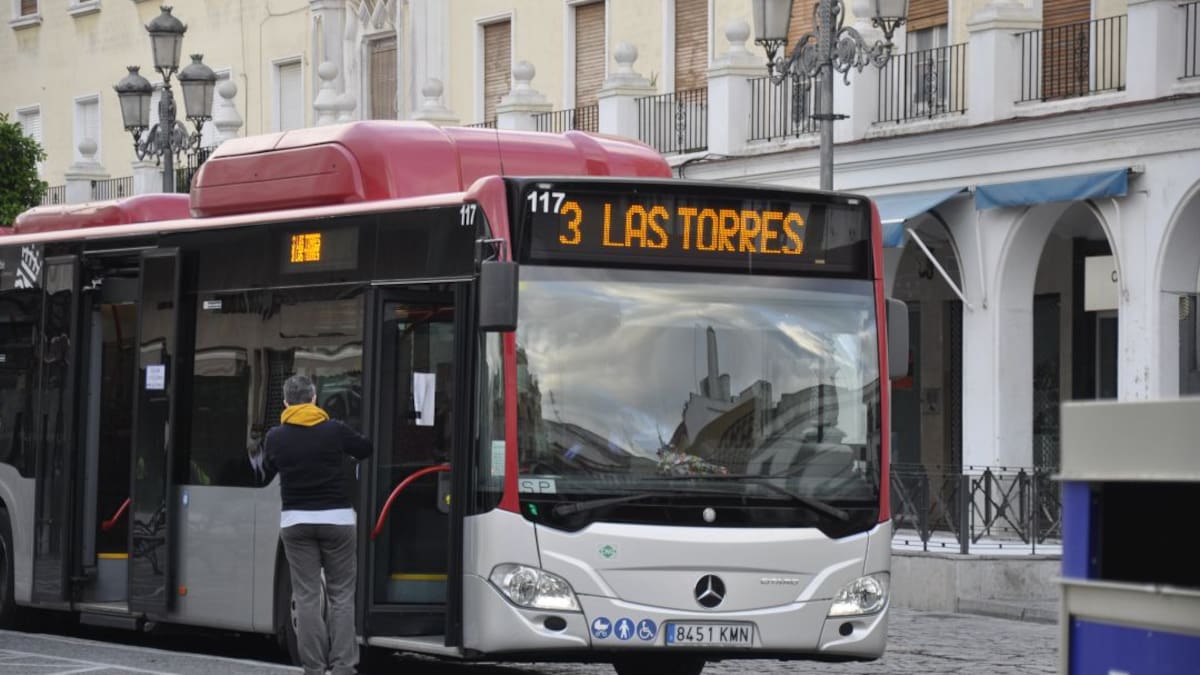 Declaraciones de Jaime Espinar, teniente de alcaldesa de servicios públicos, sobre la renovación de la flota de autobuses