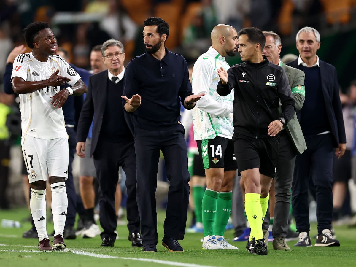 Un nuevo pinchazo que devalúa a Arbeloa como técnico del Real Madrid: "Creo que ya se considera un cadáver deportivo"