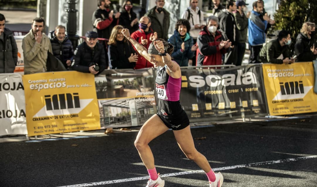 Esther Rodríguez derriba el récord de La Rioja de Maratón. / ER