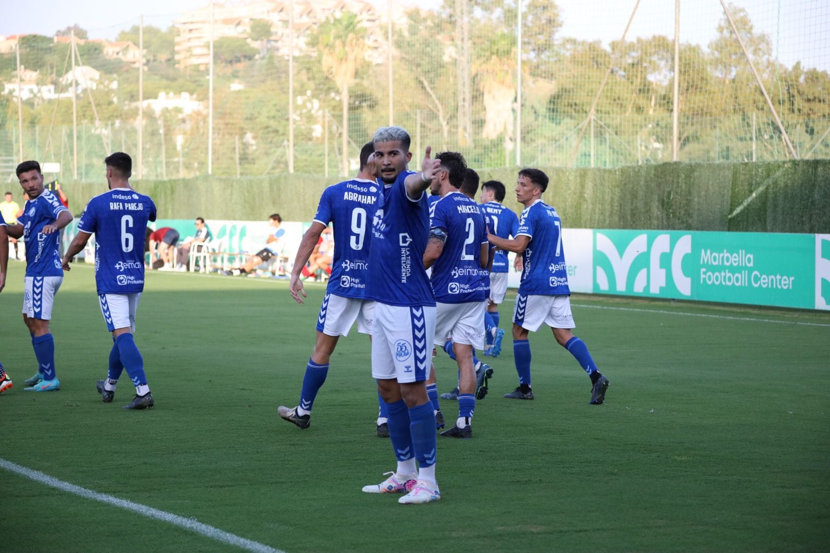 Jugadores del Xerez DFC celebran el gol de Ilias