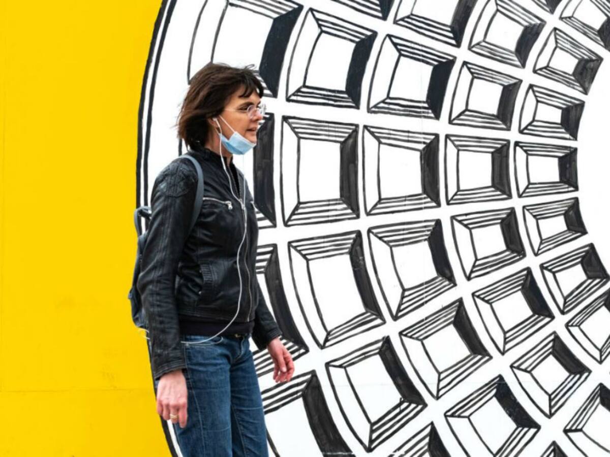 La tontuna de la mascarilla en la barbilla y el desarrollo cerebral