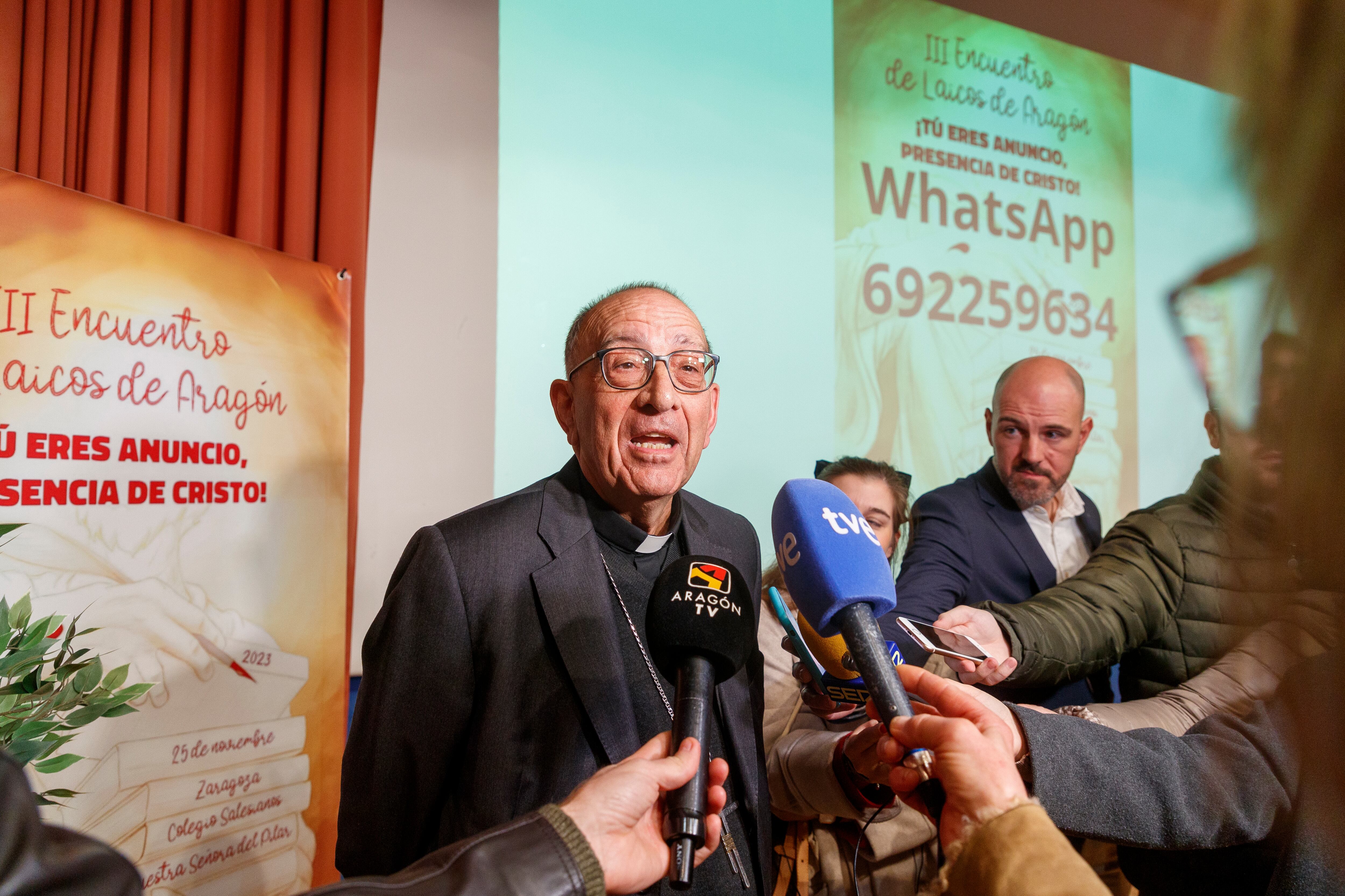 El presidente de la Conferencia Episcopal Española, Juan José Omella , hace declaraciones tras inaugurar el III Encuentro de Laicos de Aragón bajo el lema &quot;Tú eres anuncio, presencia de Cristo&quot;.