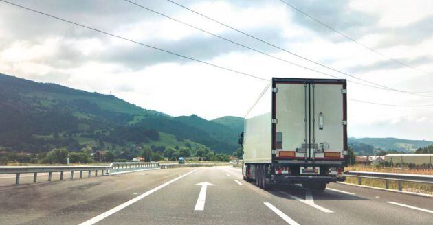 Las ventas por internet aumentan la actividfad de los camioneros de Cuenca.