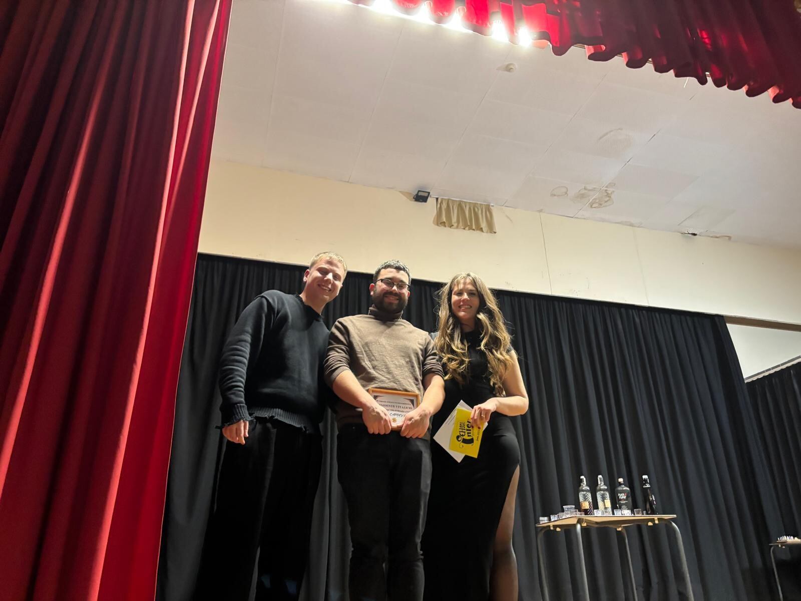 Bainino honorífico al presidente vitalicio, Raúl Capdevila