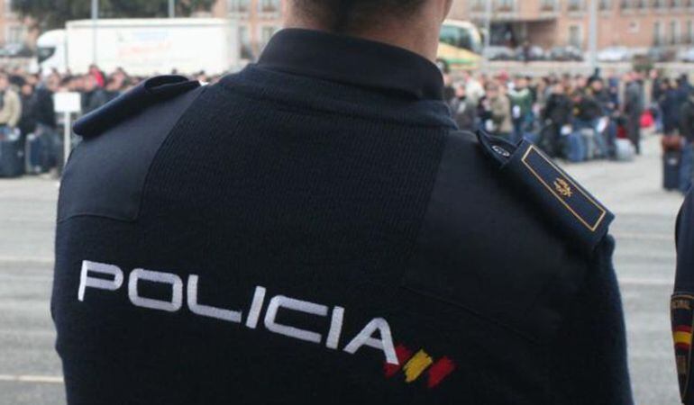 Un efectivo de la Policía Nacional