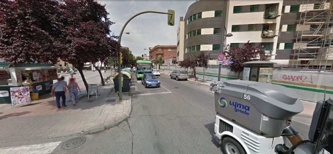 Vehículos circulando por el centro de Getafe