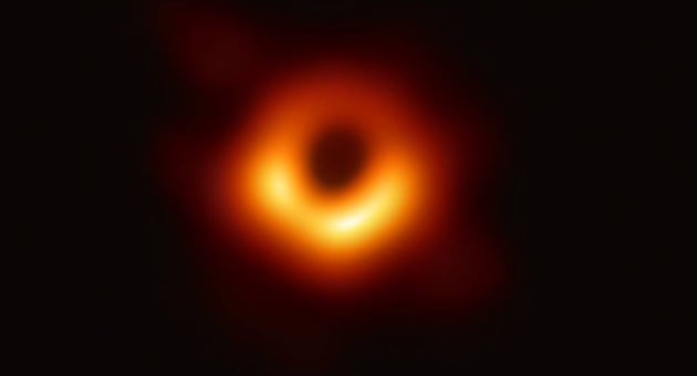 La imagen de un agujero negro captada por el Telescopio Horizonte de Sucesos