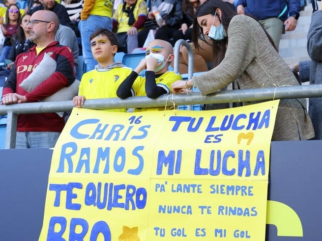 La pancarta de Marco a su amigo Chris Ramos