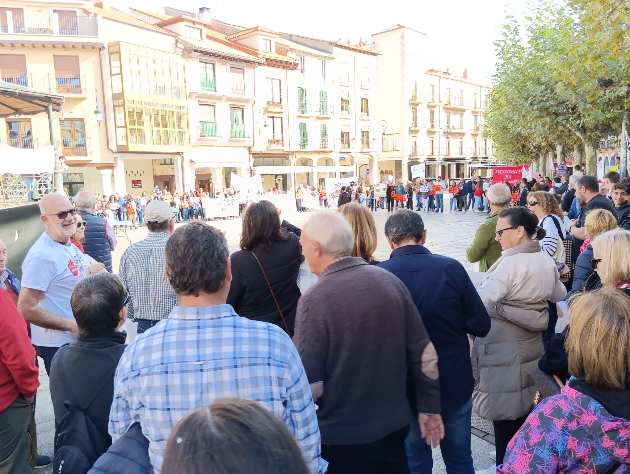 Concentración contra la macrogranja de Fuentemolinos en la Plaza Mayor de Aranda