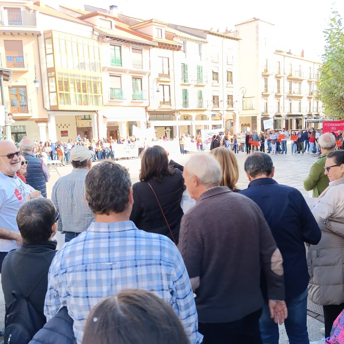 Mañueco elude reunirse con los detractores de la expansión porcina