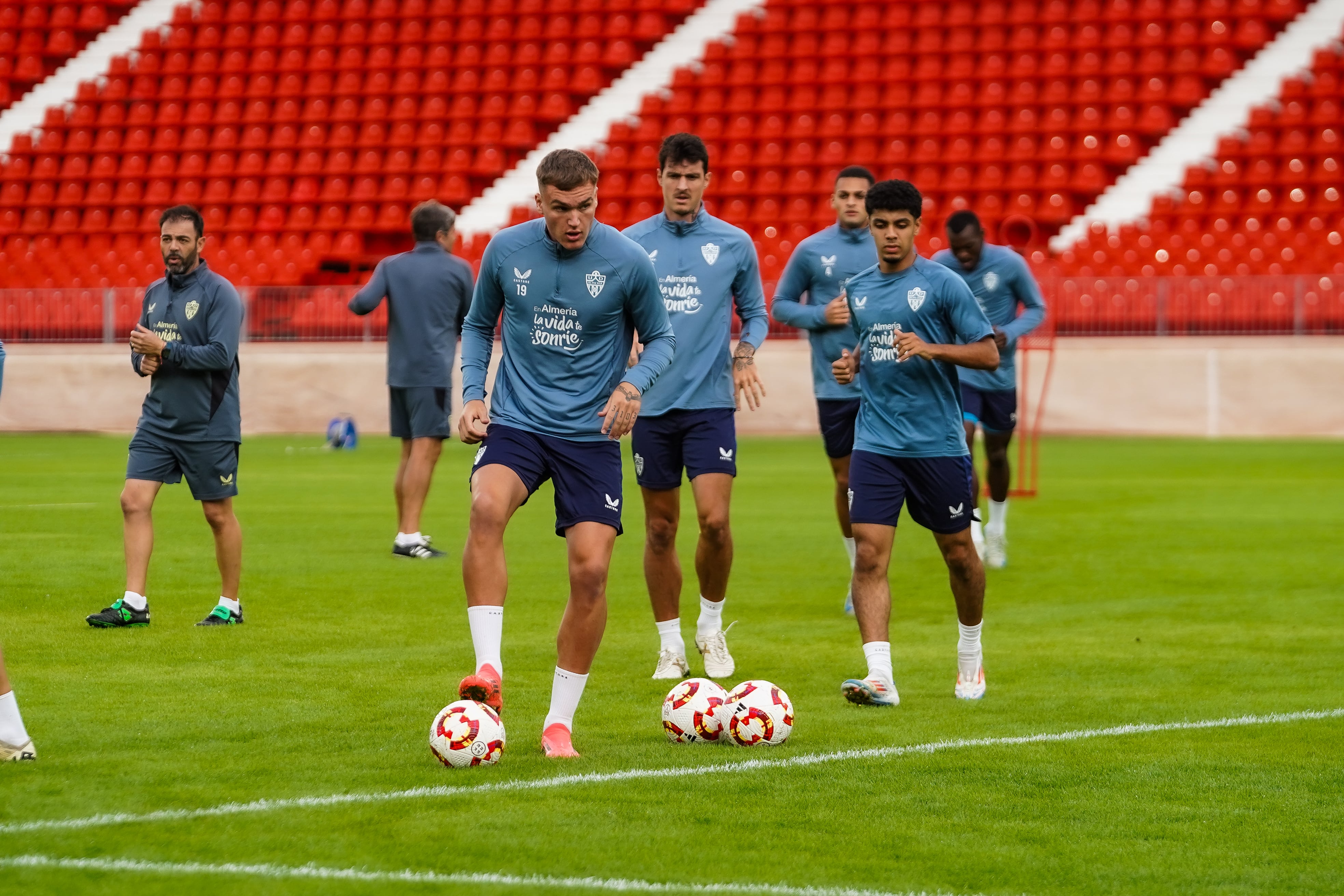 El último entrenamiento ha sido a puerta cerrada en el Mediterráneo.