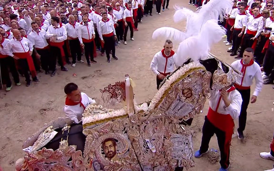 Caballo Enol, de la peña Caprichoso, ganador de la carrera de los Caballos del Vino 2026