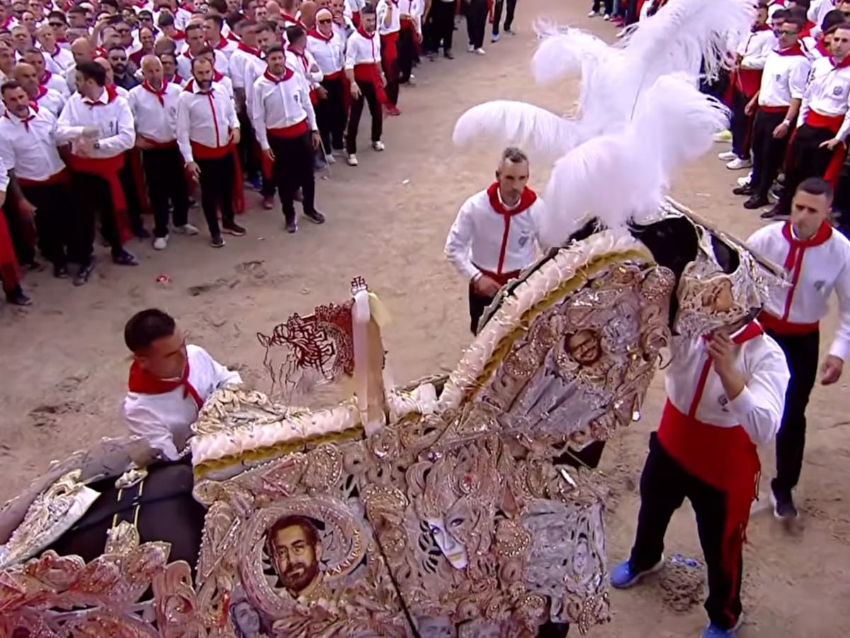 La peña Caprichoso, con su caballo Enol, los más rápidos en la Carrera de los Caballos del Vino 2026