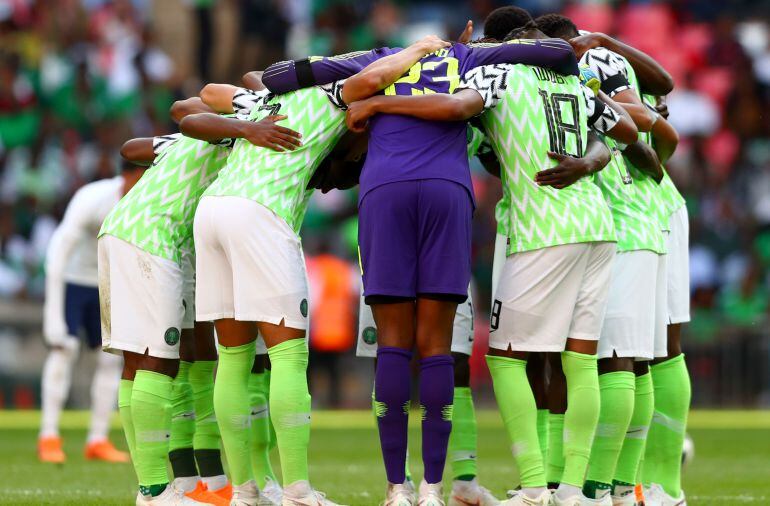 La selección de Nigeria antes del encuentro amistoso ante Inglaterra.