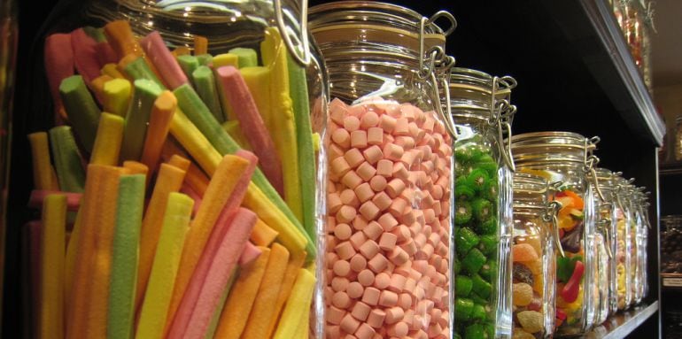 Reino Unido quiere prohibir la venta de dulces para evitar la obesidad infantil