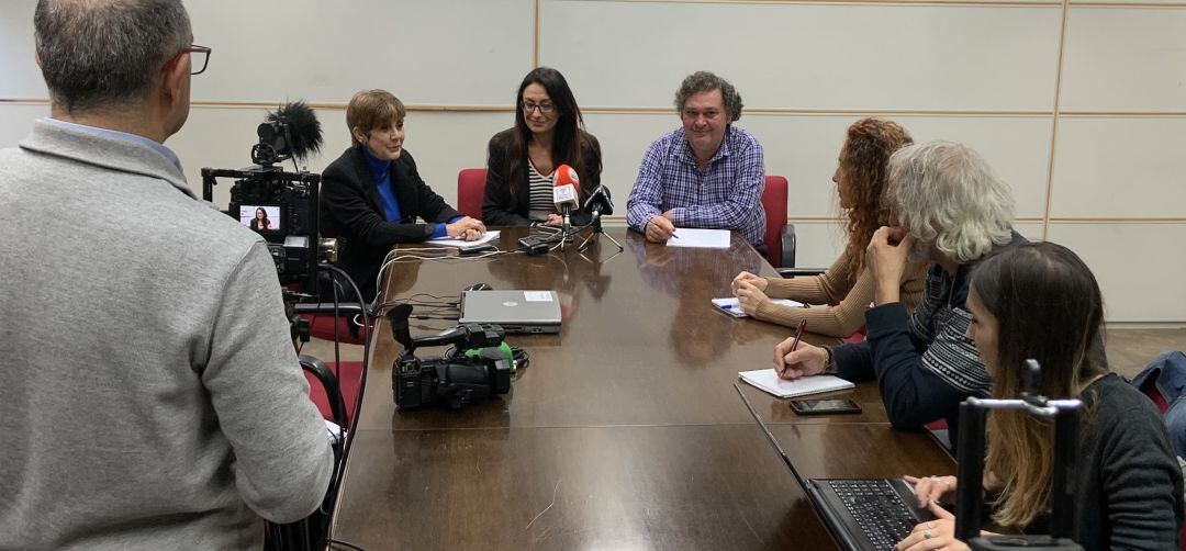 María Jesús Martín (Ganemos Tres Cantos), Sol Sánchez (Unidas Podemos) y Mariano Martín (Ganemos Colmenar) en rueda de prensa