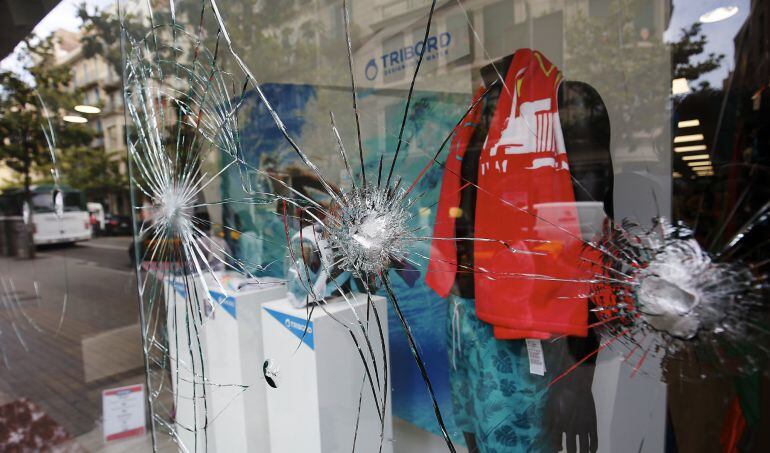 Desperfectes a comerços de Gràcia després dels aldarulls dels últims dies