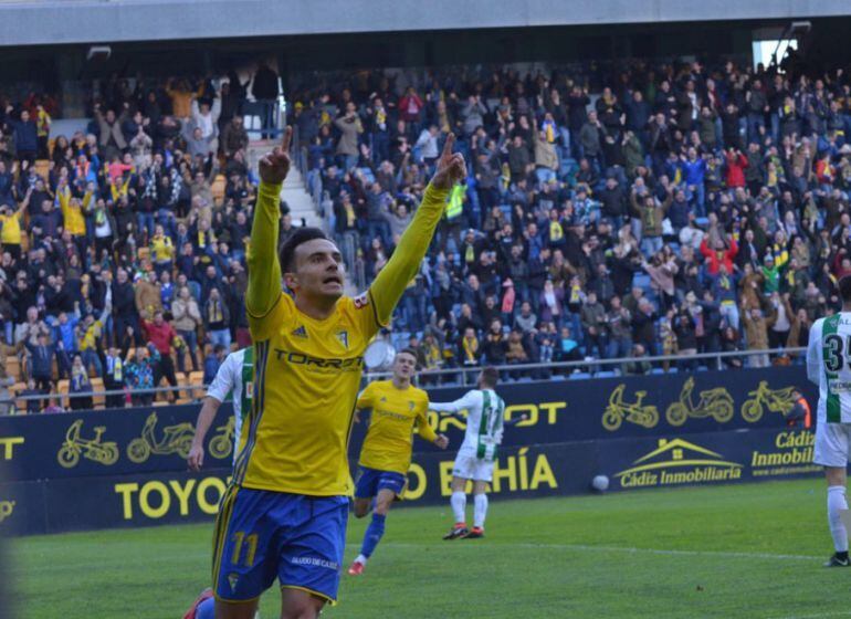 Álvaro celebra uno de sus goles ante el Córdoba