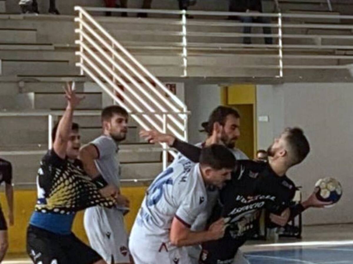 El Elda - C.E.E. sigue con su escalada (23-20)