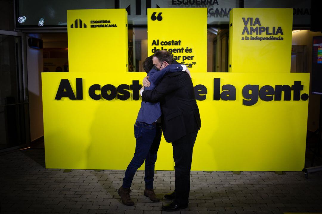 El candidato de ERC a la presidencia de la Generalitat de Cataluña y vicepresidente en funciones, Pere Aragonés; junto al líder de ERC y exvicepresidente del Govern, Oriol Junqueras.