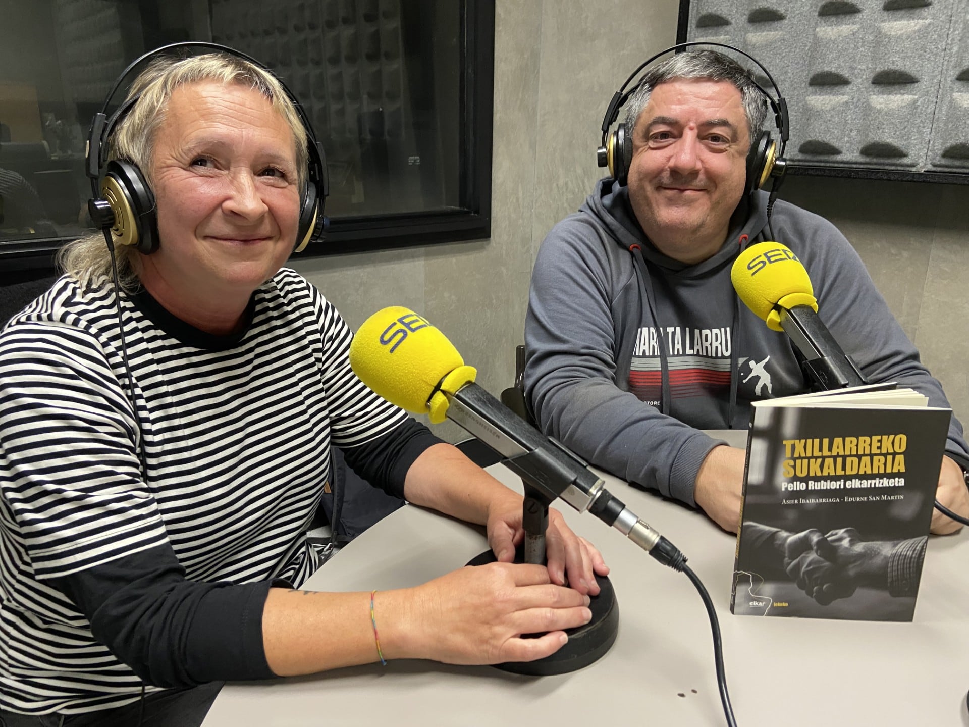 Edurne San Martín y Asier Ibaibarriaga son los autores del libro y el documental