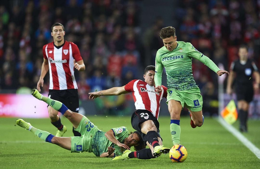 BILBAO, SPAIN - JANUARY 27: Francisco Javier Guerrero "Francis" of Real Betis competes for the ball with Ander Capa of Athletic Club during the La Liga match between Athletic Club and Real Betis Balompie at San Mames Stadium on January 27, 2019 in Bilbao, Spain. (Photo by Juan Manuel Serrano Arce Getty Images)